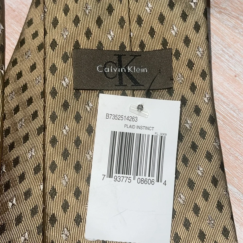 Calvin Klein Men's Olive Green‎ Patterned Silk Tie Classic Elegant Necktie